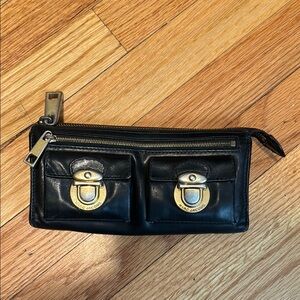 Marc Jacobs Black Belt Bag Sleek Leather Design
Used: see all pictures!!!!